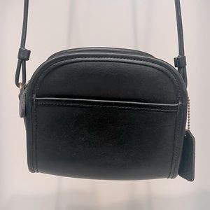 COACH Vintage, Black Leather Clutch. Used but in great shape!